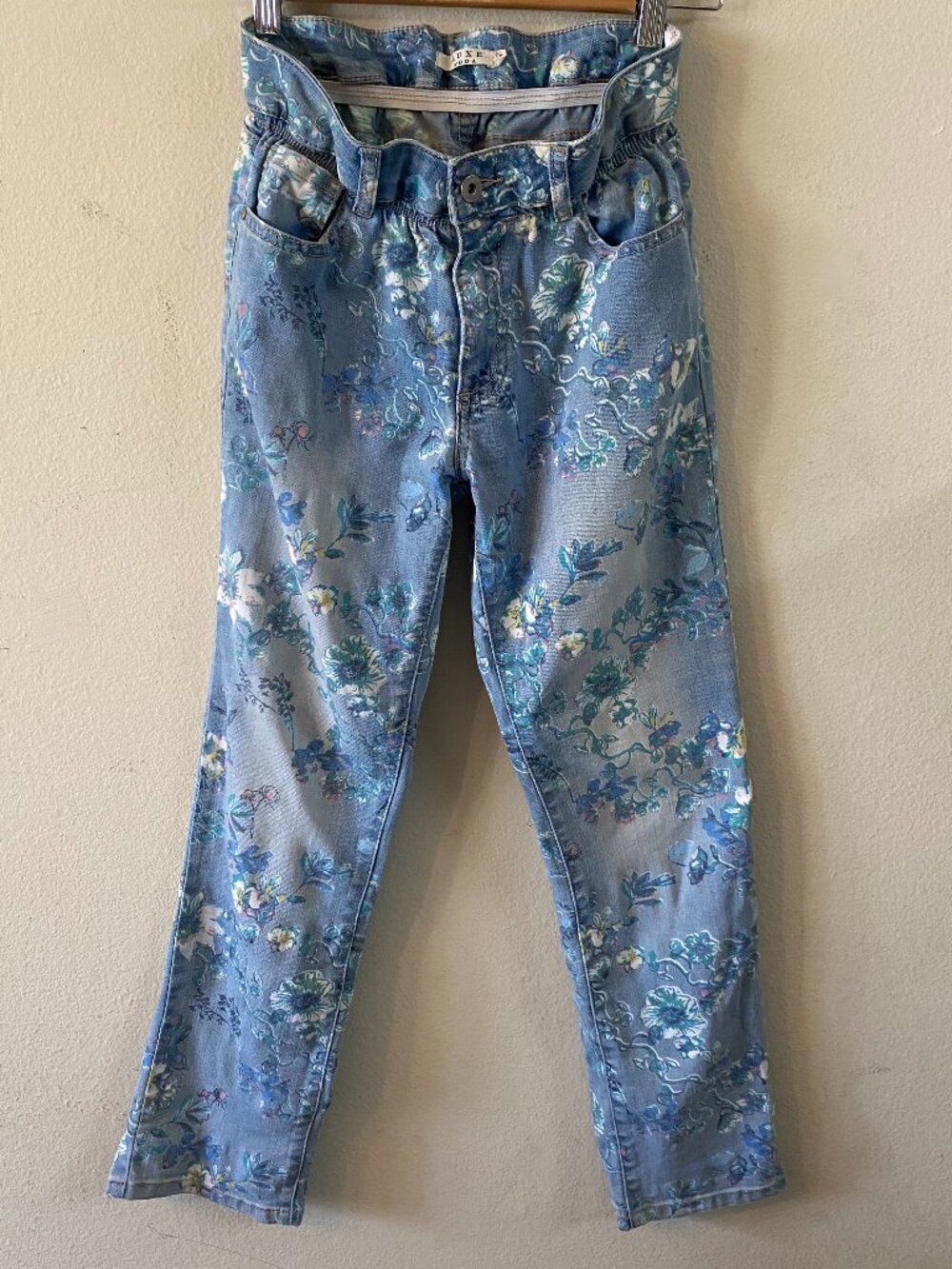 LUXE MODA SIZE 6 LIGHT WASH BLUE ALLOVER FLORAL PRINT DENIM JEANS